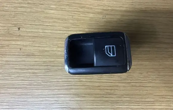 Mercedes-Benz C W204 Electric window control switch A2048700451