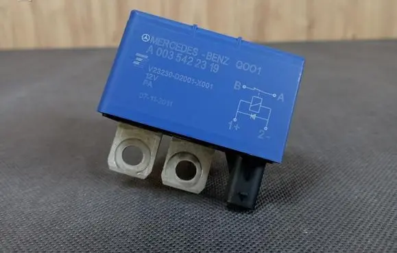 Mercedes-Benz B W246 W242 Battery control module 0035422319 A0035422319