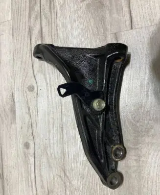 Toyota Hilux VIII Engine mounting bracket