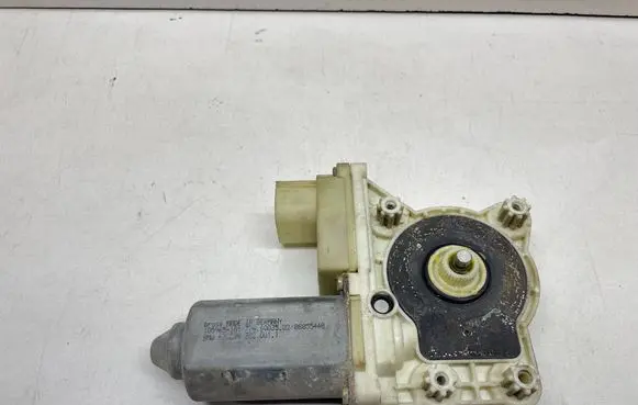 BMW 7 E65 E66 Front door window regulator motor 8382001 67628382001
