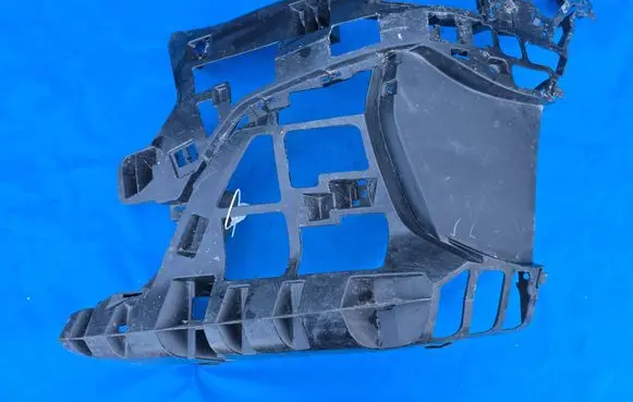 BMW 2 Active Tourer U06 Front bumper mounting bracket 8737241