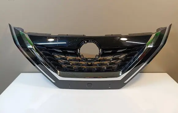Nissan Qashqai J12 Front bumper upper radiator grill 623106UM