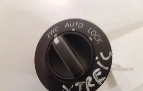 Nissan X-Trail T30 Differential lock switch 