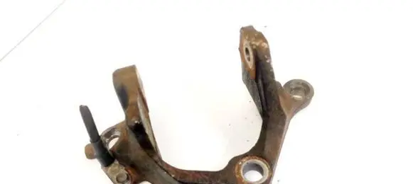 Mazda 6 Engine mounting bracket