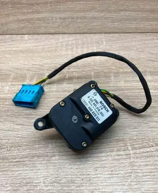 Audi A4 S4 B5 8D Air flap motor/actuator 4A0820511 0132801018