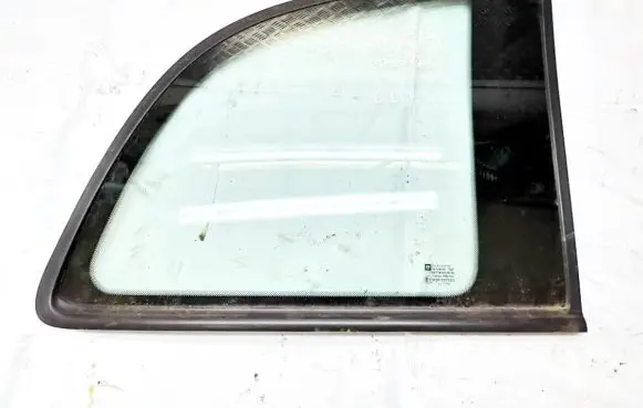 Opel Zafira A Rear side window