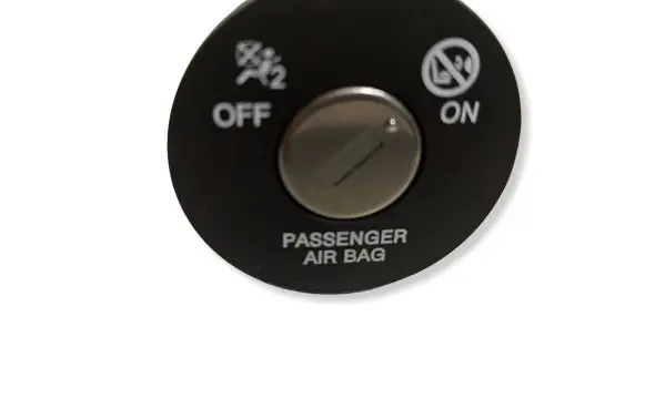 Hyundai i30 fastback Passenger airbag on/off switch 