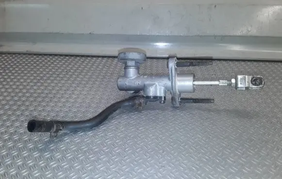 KIA Sorento Clutch master cylinder 