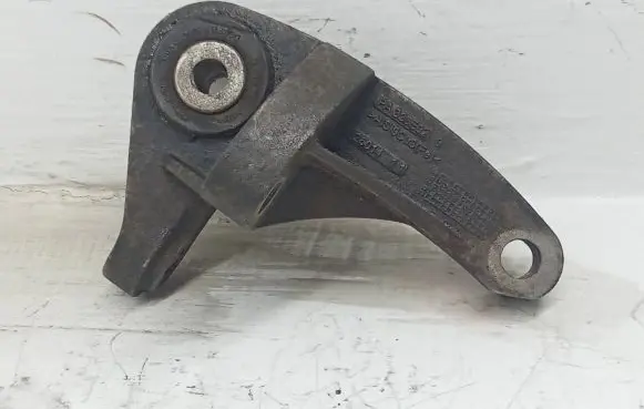 Ford Kuga I Engine mounting bracket PA326E02 2601411 AIS19CU3