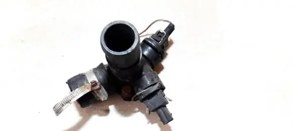 Volkswagen Golf III Engine coolant pipe/hose 068121133AB