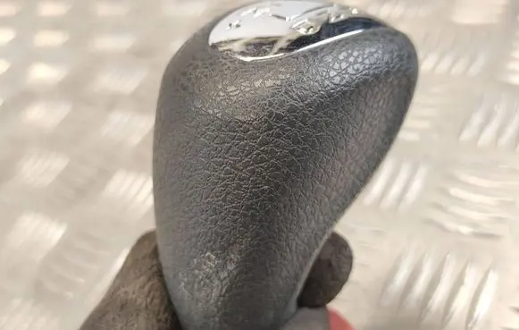 Dacia Sandero Gear lever shifter trim leather/knob