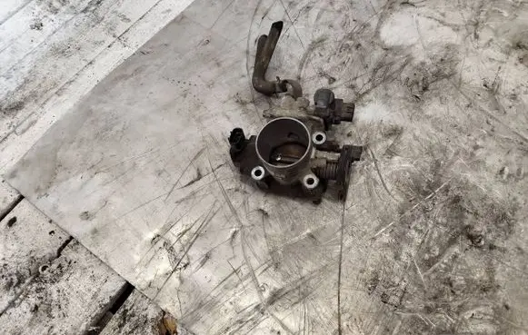 Suzuki Liana Throttle valve