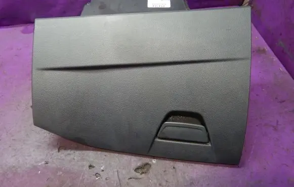 Ford Focus Glove box BM51-A06044