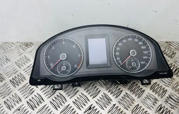 Volkswagen Golf Plus Speedometer (instrument cluster) 5M0920960J