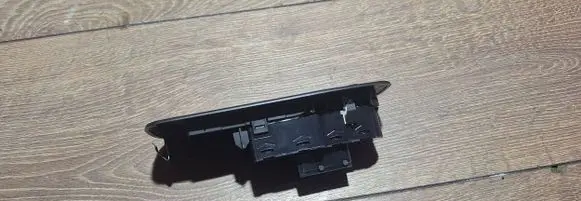Peugeot 208 Electric window control switch 96751127zd