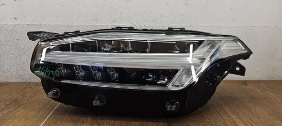 Volvo XC90 Headlight/headlamp 31656988 89910619 2903172035