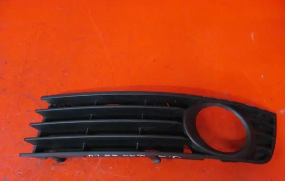 Audi A4 S4 B6 8E 8H Front bumper lower grill 8E0807681A