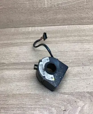 BMW 5 E39 Steering angle sensor 6750126 110187