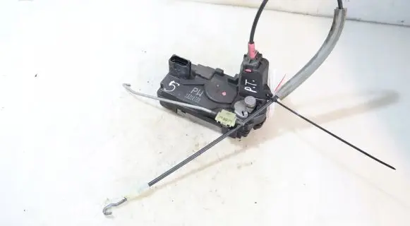 Opel Zafira B Rear door lock