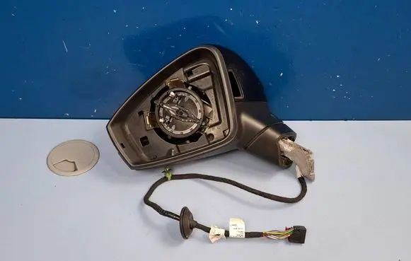Volkswagen Touareg III Front door electric wing mirror 761857501E E1041458