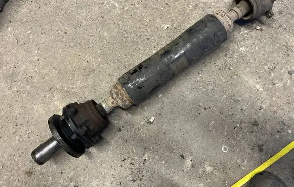 Mitsubishi Pajero Rear driveshaft/prop shaft 