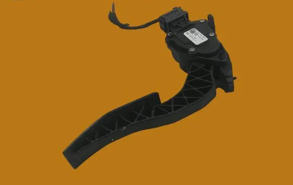 Opel Zafira C Accelerator throttle pedal 13253781