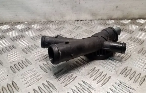 Volkswagen Tiguan Engine coolant pipe/hose 03L121131AA