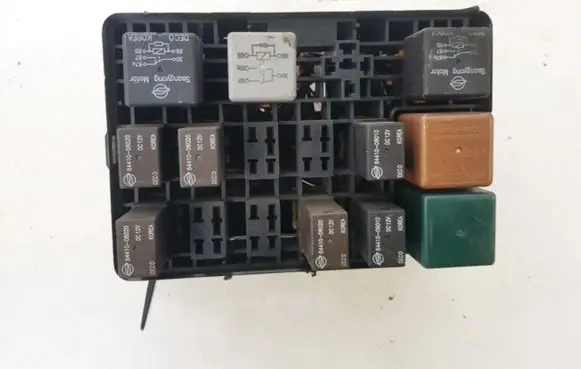SsangYong Rexton Fuse box set 8220108147 08e5733