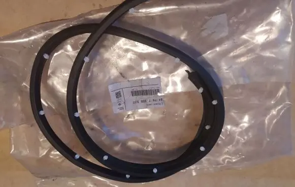 BMW 7 G11 G12 Rubber seal loading door 51767355533