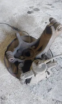 Front wheel hub spindle knuckle