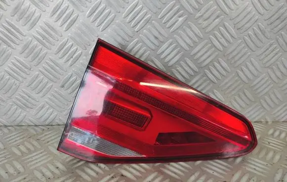 Tailgate rear/tail lights