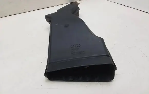 Audi A4 S4 B6 8E 8H Air intake duct part 8E0129618B