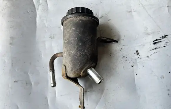Toyota Land Cruiser (J120) Power steering fluid tank/reservoir