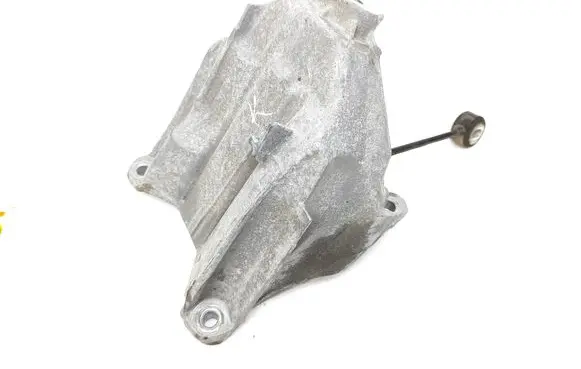 Engine mounting bracket