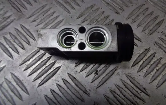 KIA Magentis Air conditioning (A/C) expansion valve 