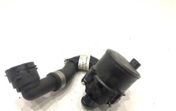 Land Rover Range Rover Evoque L551 Oil filter mounting bracket M8D28B500AB