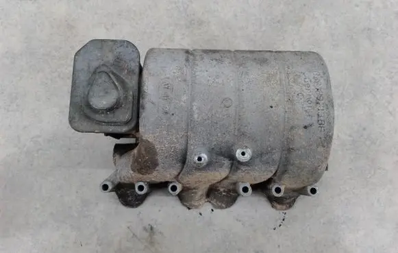 Volkswagen Caddy Intake manifold 038129713BE