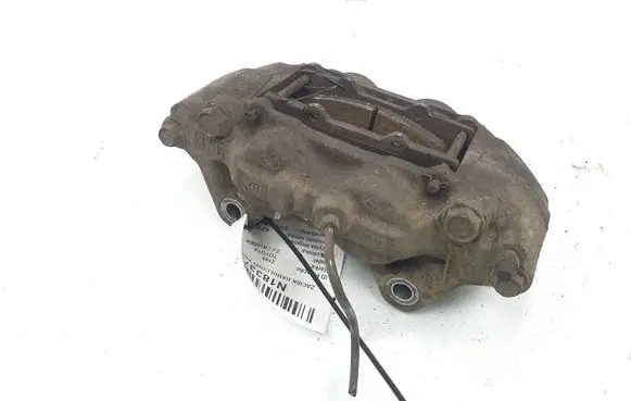 Toyota FJ cruiser Front brake caliper