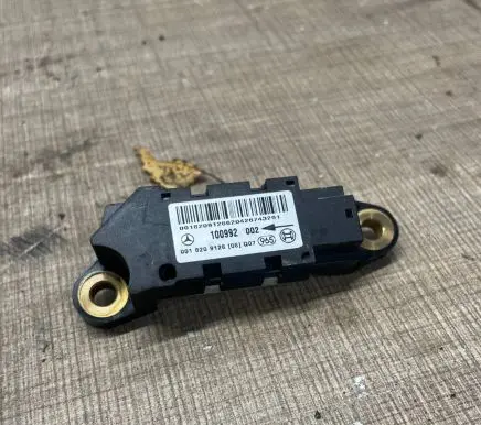 Mercedes-Benz E W211 Airbag deployment crash/impact sensor 0018209126 100992002