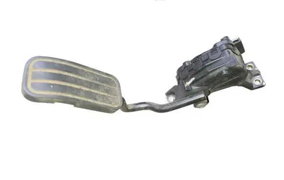 Accelerator throttle pedal