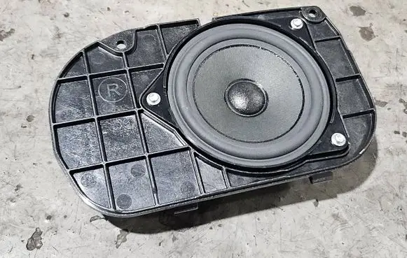 BMW 5 F10 F11 Parcel shelf speaker 9239184