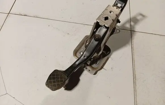 Seat Leon (1P) Clutch pedal 1K1721057AD