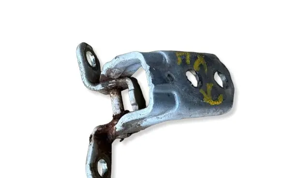 Nissan Juke I F15 Front door lower hinge