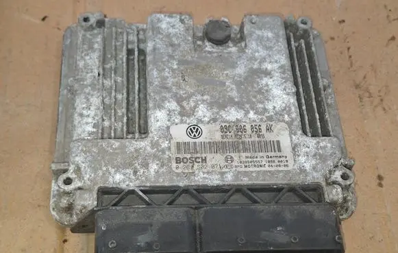Skoda Octavia Mk2 (1Z) Engine control unit/module 03C906056AK 1039S05557 0261S02071