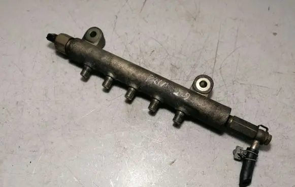 Nissan Primera Fuel main line pipe 6070