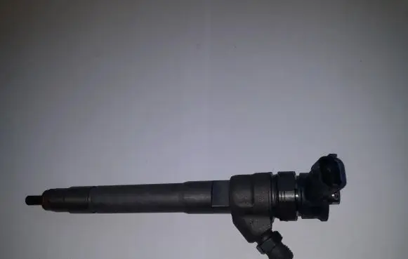 Nissan X-Trail T32 Fuel injector 0445110546