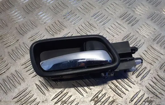 Honda CR-V Rear door interior handle