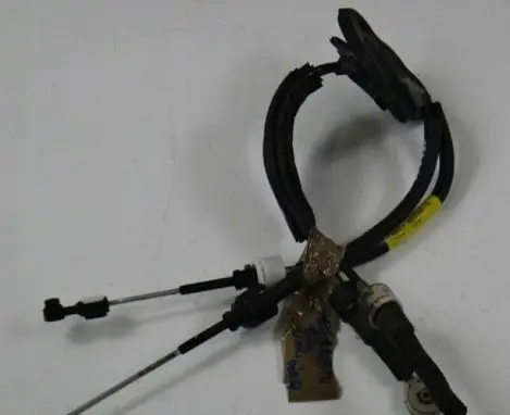 Renault Megane III Gear shift cable linkage 3243774
