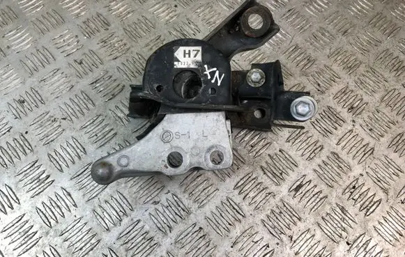 Lexus NX Engine mount bracket