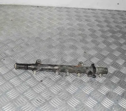 Renault Megane II Fuel main line pipe